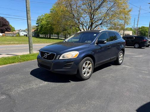 Blue 2013 Volvo XC60 3.2