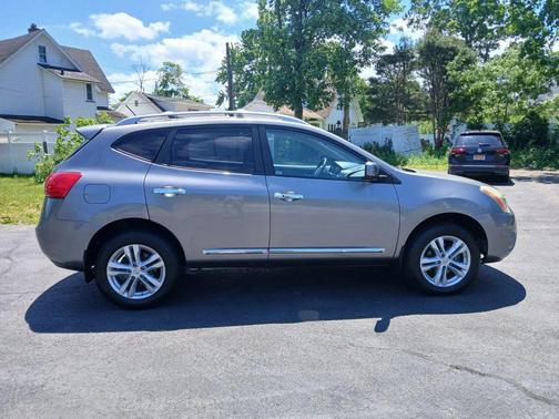 Gray 2012 Nissan Rogue SV