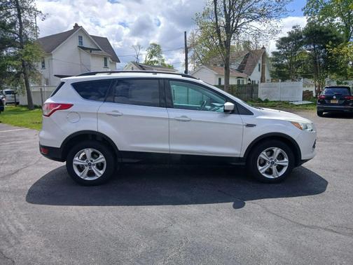 White 2014 Ford Escape SE