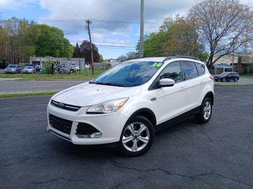 White 2014 Ford Escape SE