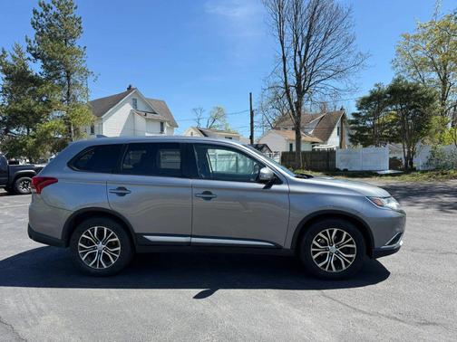 Blue 2017 Mitsubishi Outlander SEL