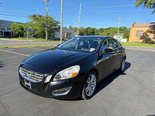 Black 2013 Volvo S60 T5
