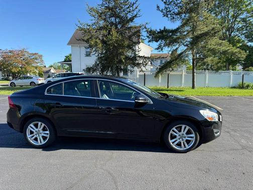 Black 2013 Volvo S60 T5
