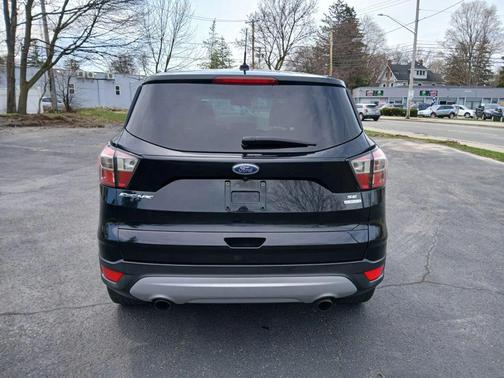 Black 2017 Ford Escape SE