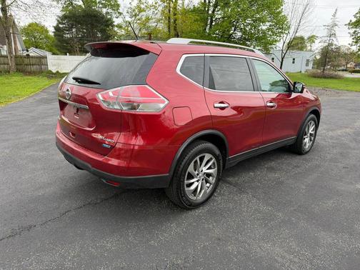 Red 2014 Nissan Rogue SL
