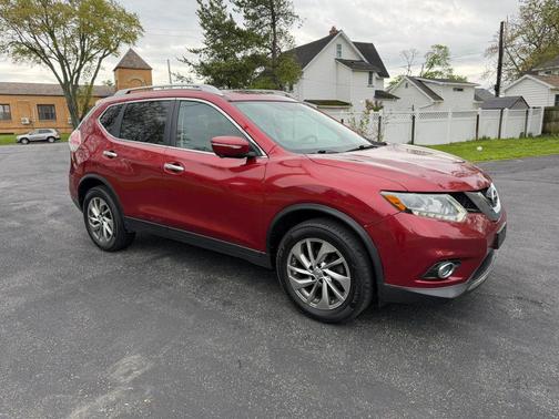 Red 2014 Nissan Rogue SL