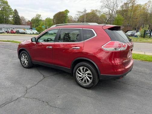 Red 2014 Nissan Rogue SL