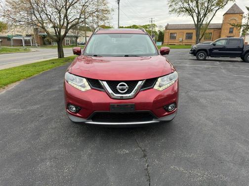 Red 2014 Nissan Rogue SL