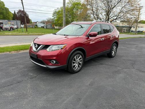 Red 2014 Nissan Rogue SL