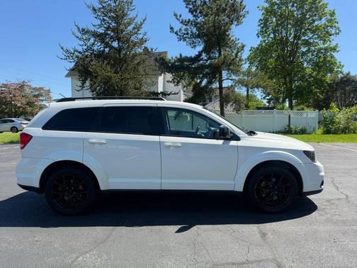 White 2014 Dodge Journey SXT