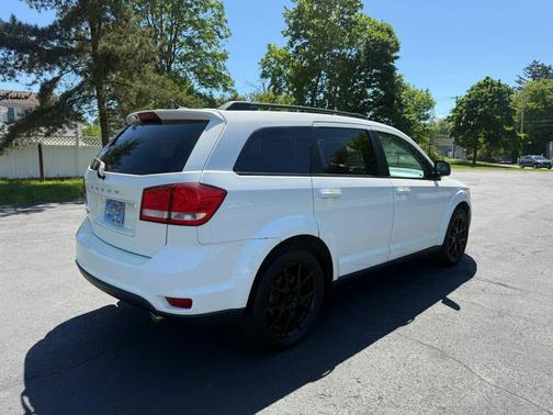 White 2014 Dodge Journey SXT