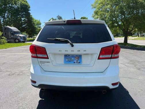 White 2014 Dodge Journey SXT