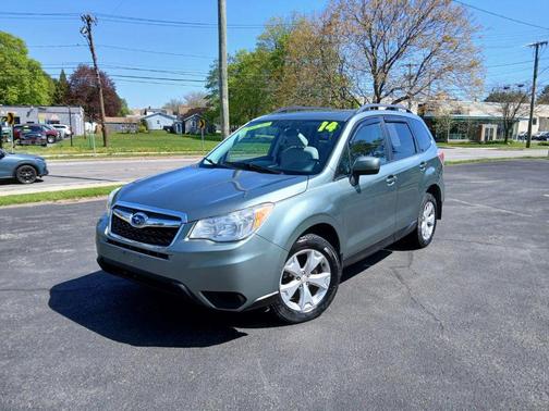 Green 2014 Subaru Forester 2.5i Premium