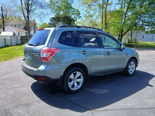 Green 2014 Subaru Forester 2.5i Premium