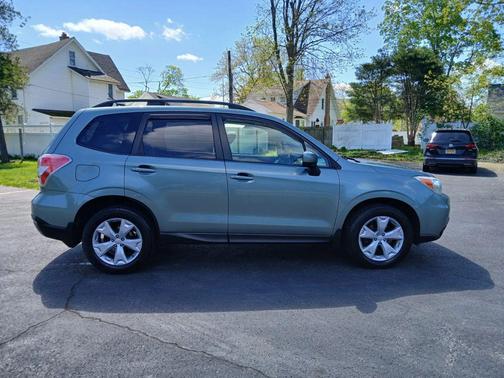 Green 2014 Subaru Forester 2.5i Premium