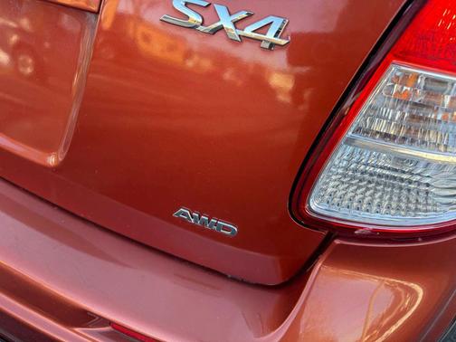 2011 Suzuki SX4 Tech Valu Pkg (NAV)