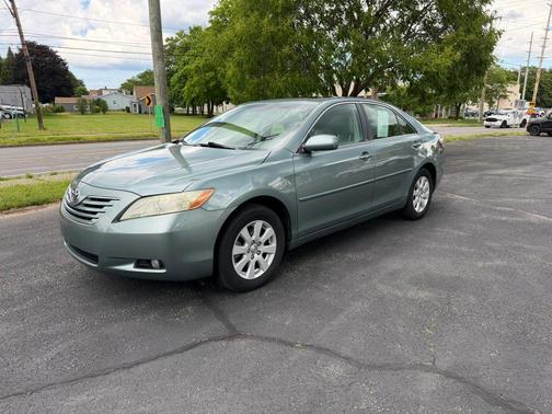 Green 2007 Toyota Camry XLE V6