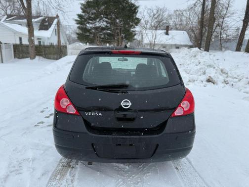 2011 Nissan Versa 1.8 S