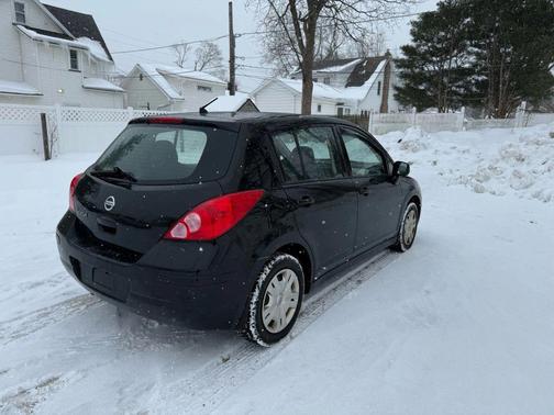 2011 Nissan Versa 1.8 S
