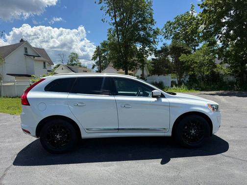 White 2016 Volvo XC60 T5 Premier