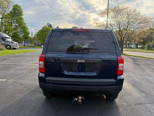 True Blue Pearlcoat 2017 Jeep Patriot Sport