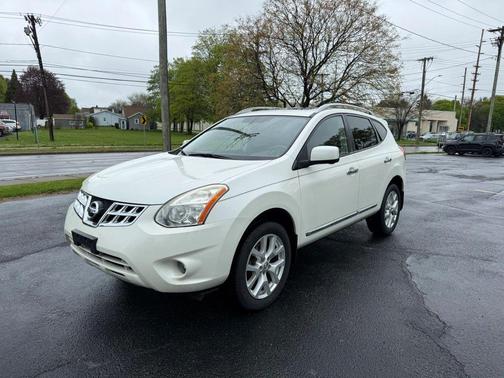White 2012 Nissan Rogue SV w/SL Pkg