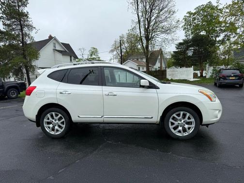 White 2012 Nissan Rogue SV w/SL Pkg
