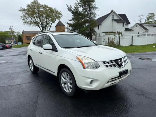 White 2012 Nissan Rogue SV w/SL Pkg