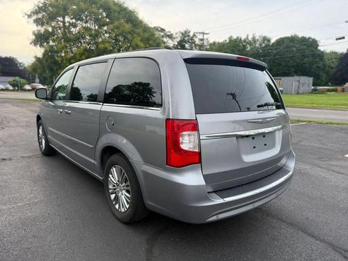 2013 Chrysler Town & Country Touring-L