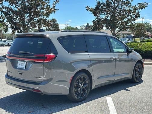 Ceramic Gray Clearcoat 2025 Chrysler Pacifica Limited