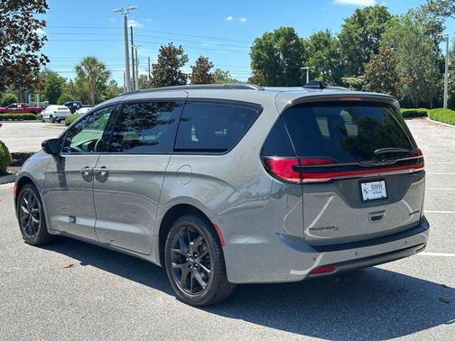 Ceramic Gray Clearcoat 2025 Chrysler Pacifica Limited
