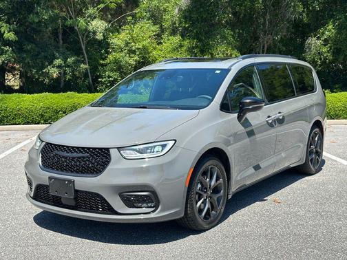 Ceramic Gray Clearcoat 2025 Chrysler Pacifica Limited