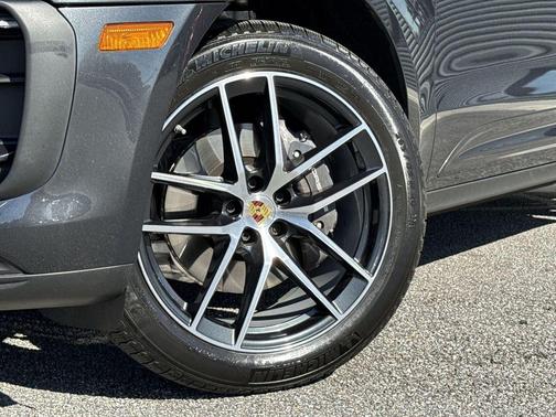 2025 Porsche Macan 