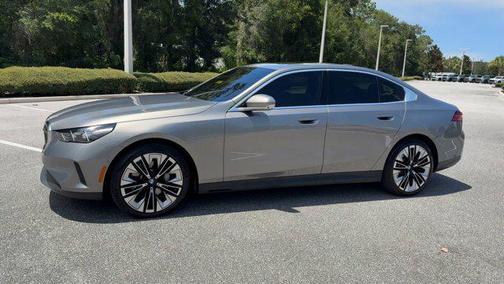 2024 BMW 530 i