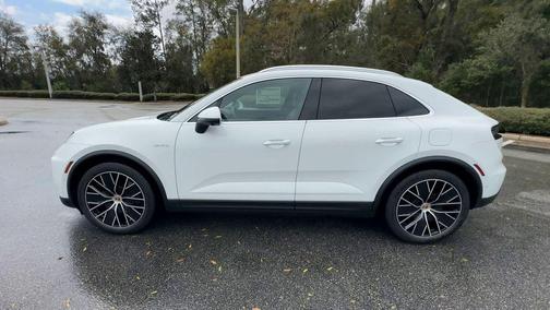 2025 Porsche Macan 4