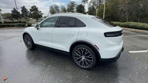 2025 Porsche Macan 4