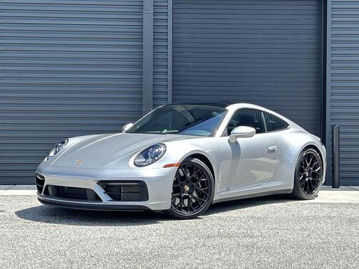 2024 Porsche 911 Carrera 4 GTS