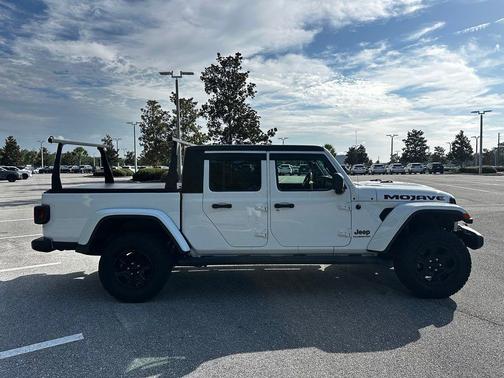 Bright White Clearcoat 2021 Jeep Gladiator Mojave 4x4