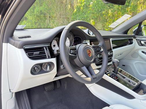 Jet Black 2026 Porsche Macan Macan