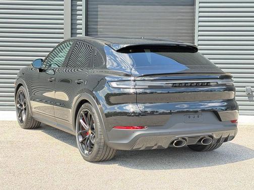 Chromite Black Metallic 2026 Porsche Cayenne GTS