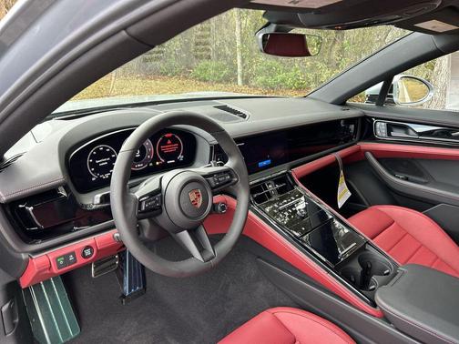 2025 Porsche Panamera 4