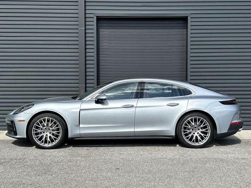 2025 Porsche Panamera 4