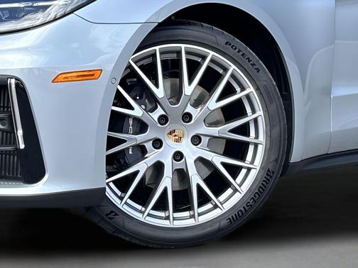 2025 Porsche Panamera 4