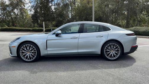 2025 Porsche Panamera 4