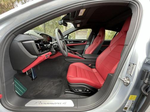 2025 Porsche Panamera 4