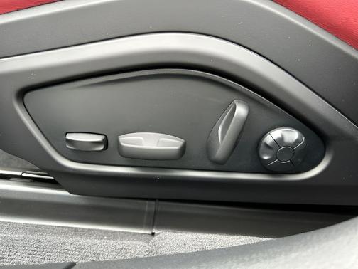 2025 Porsche Panamera 4