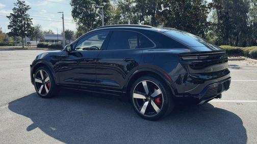 2025 Porsche Macan Turbo