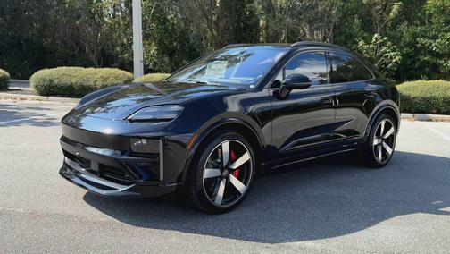 2025 Porsche Macan Turbo