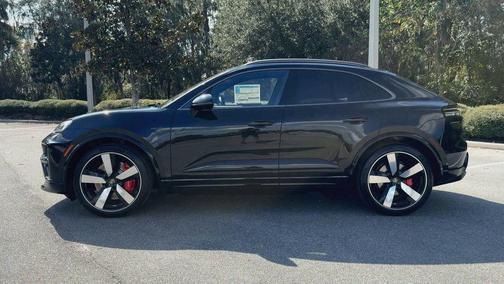 2025 Porsche Macan Turbo