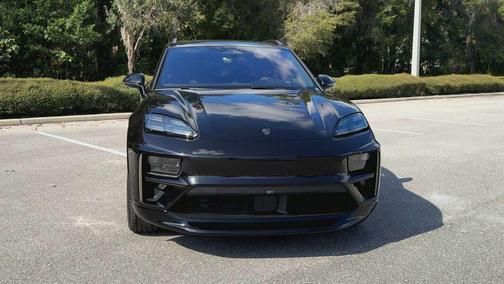 2025 Porsche Macan Turbo